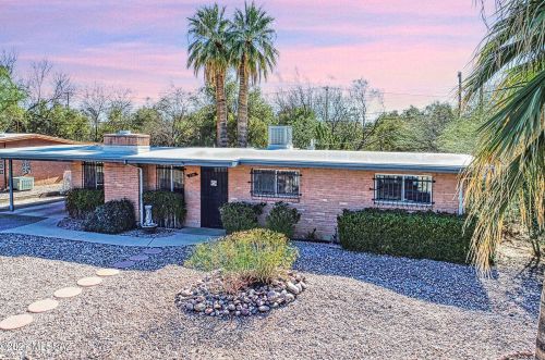 2261 Rainbow Vis Dr, Tucson AZ 85712-2914 exterior