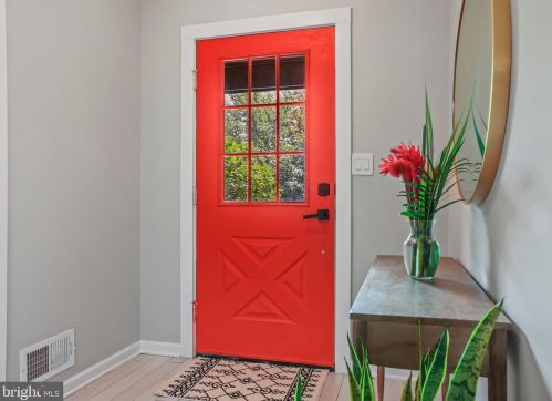 50 Danielle Ct, Trenton NJ  08648-1451 exterior