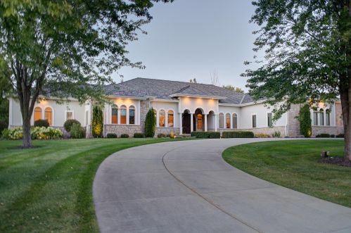 1410 Bristlecone Dr, Chenequa WI  53029-8653 exterior