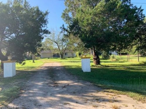 3640 4th Ave, Naples, FL 34120-4947