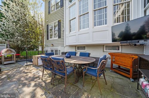 42306 Big Spg Ct, Leesburg VA 20176-6289 exterior