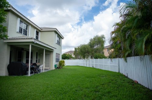 16235 19th St, Hollywood, FL 33027-4459