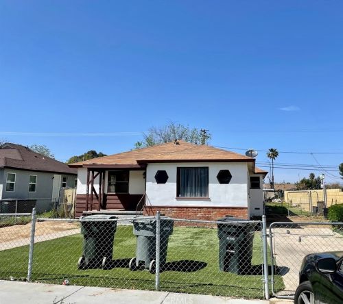 236 5th St, Perris, CA 92570-2402