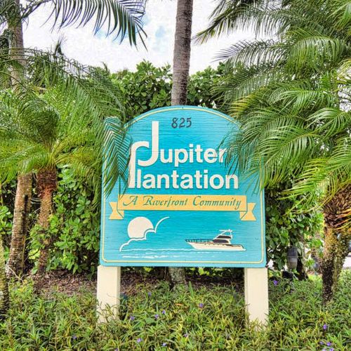 825 Center St, Jupiter FL  33458-4114 exterior