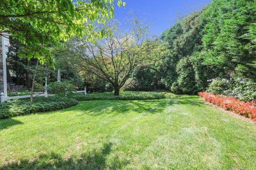 54 Brewster Rd, Scarsdale, NY 10583-2203