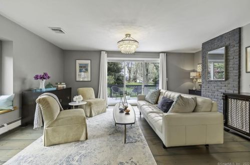 8 Abbott Ave, Ridgefield CT  06877-4407 exterior