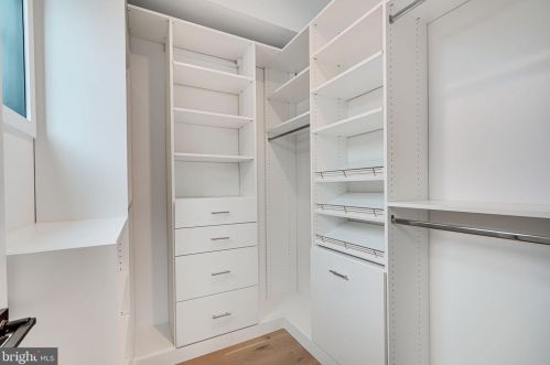 4915 Western Ave, Washington DC  20016-4319 exterior