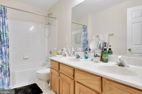 357 Locust Grove Dr, Purcellville VA  20132-3285 exterior