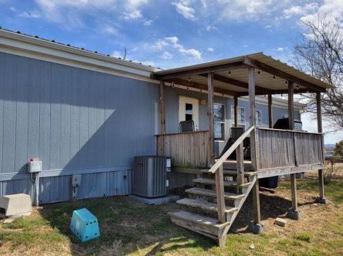 124 Bluff Heights Dr, Weatherford, TX 76085-5765