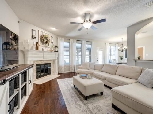 5701 Northcrest Dr, Lewisville TX  75028-4803 exterior