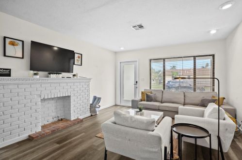 48 7th St, Dania Beach FL  33004-4319 exterior