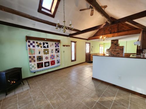 9 Hampstead Rd, Danville NH  03819-5100 exterior