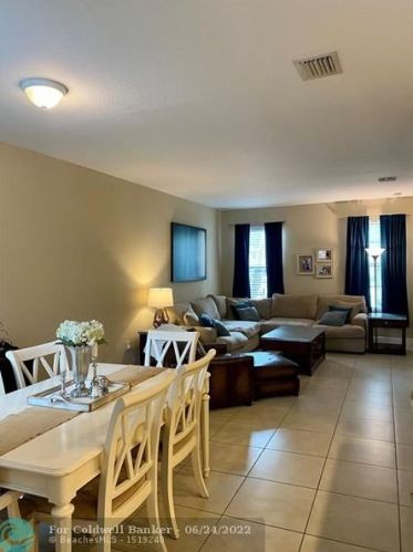1126 147th Ave, Hollywood, FL 33027-6170