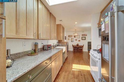 2854 Mcbryde Ave, Richmond CA  94804-1247 exterior