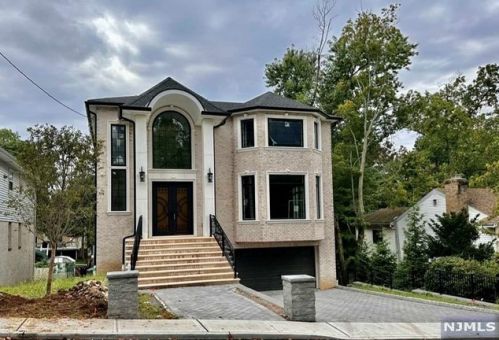 18 Bayview Ave, Englewood, NJ 07632-1401