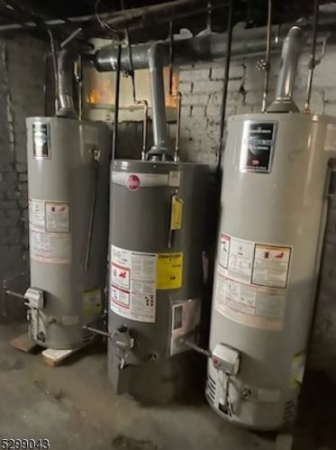 242 Clifton Ave, Newark NJ  07104-1907 exterior