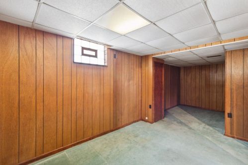 323 Swan Cir, Covington KY  41018-1937 exterior