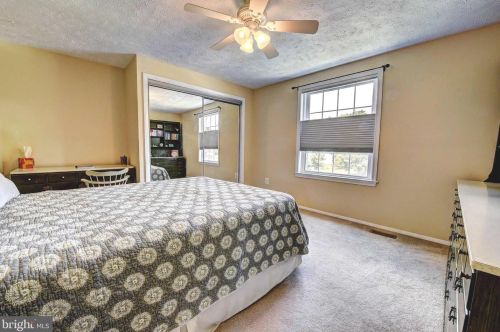 2934 Ashdown Frst Dr, Herndon VA 20171-2307 exterior