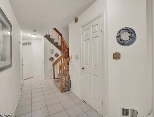 204 Park Pl, Springfield NJ  07081-3504 exterior