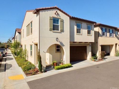 235 47th St, Long Beach, CA 90805-6884
