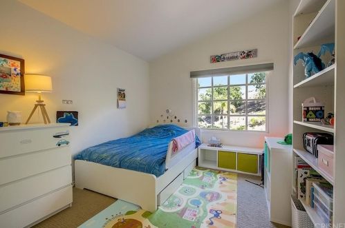 136 Valero Cir, Calabasas CA  91377-5551 exterior