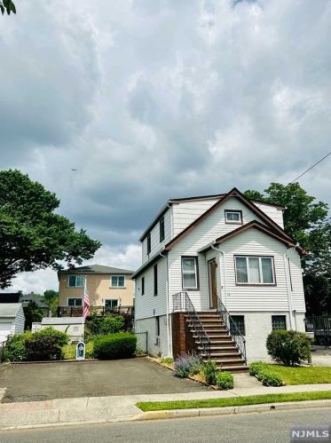 23 Union St, Moonachie, NJ 07074-1513
