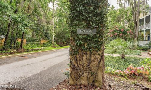 1305 Broad St, Beaufort SC  29902-6373 exterior