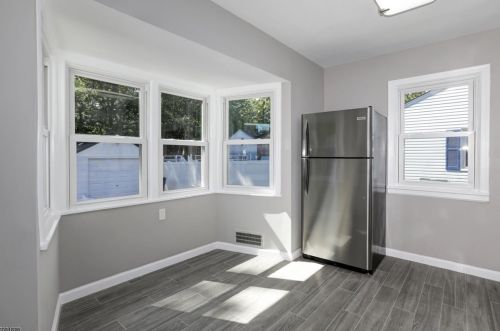 71 James Ave, Clark NJ  07066-1212 exterior