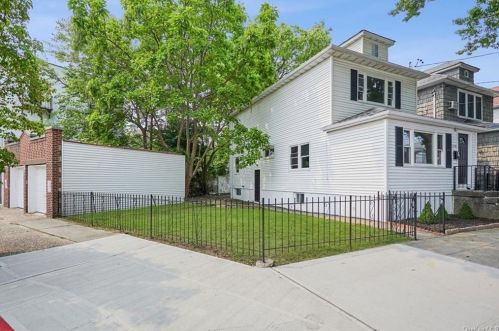2898 Wellman Ave, Bronx, NY 10461-5429