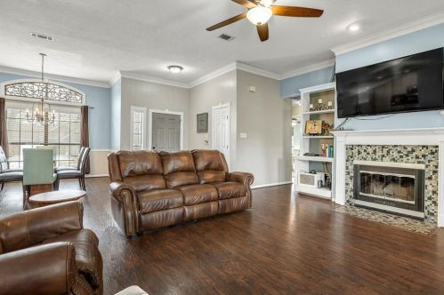 2700 Mirkwood Ct, Bryan, TX 77807-4821