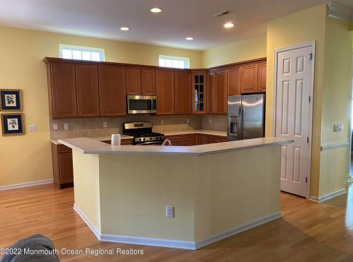 10 Quincy Ct, East Freehold NJ  07728-9251 exterior