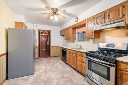 835 13th St, Ambridge PA  15003-1949 exterior