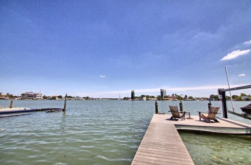 14157 Bayshore Dr, Saint Petersburg, FL 33708-2230