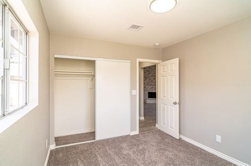 5477 Myrtle Ave, Long Beach CA 90807-2440 exterior