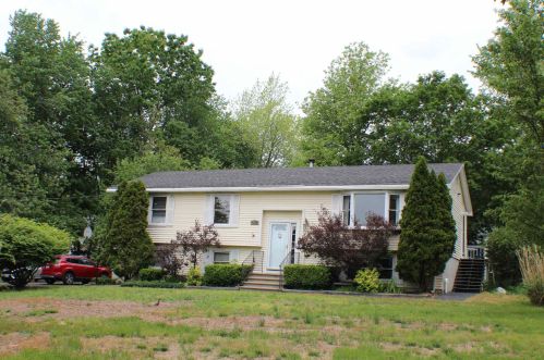 42 Matthias St, Salem, NH 03079-3257