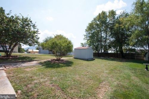 635 Ash St, Strasburg VA  22657-2028 exterior