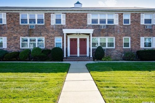 4030 Jerusalem Ave, Seaford, NY 11783-1602