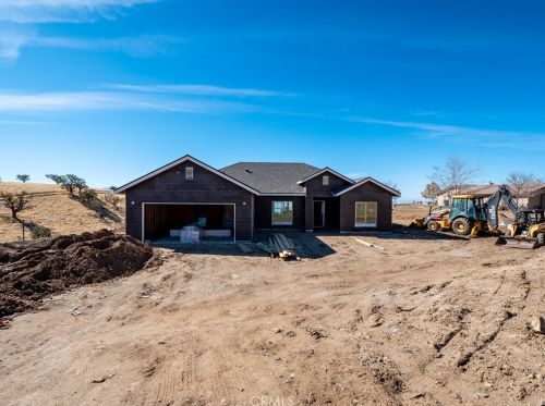 30810 Roan Ct, Tehachapi, CA 93561-5480