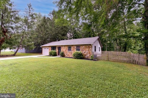 5 Holly Ct, Blenheim NJ  08012-5303 exterior