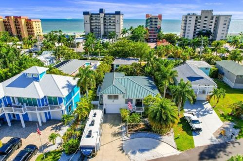 530 Carlos Cir, Fort Myers Beach, FL 33931-2007
