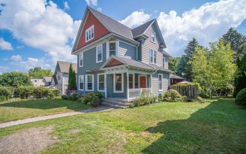 133 8th Ave, West Bend, WI 53095-3267