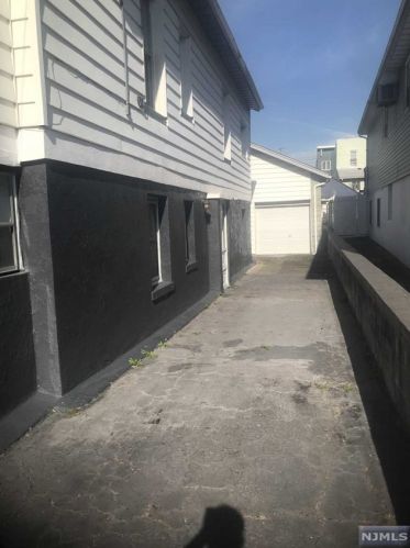 1442 45th St, North Bergen NJ  07047-2722 exterior