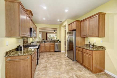 9860 Westminster Way, Elk Grove CA  95757-5124 exterior