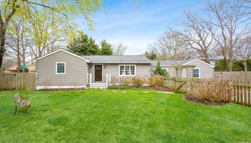 111 Madison St, Manor Park, NY 11950-3901