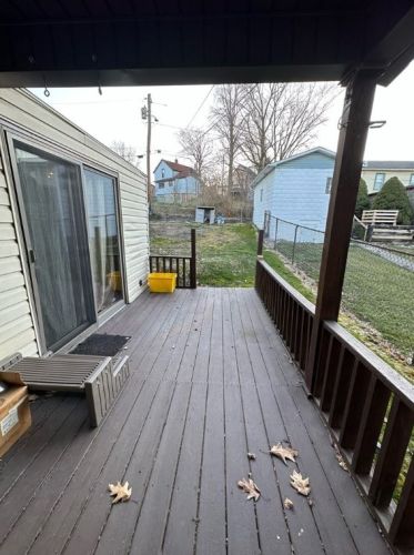 1242 Taylor Ave, New Kensington PA  15068-5531 exterior