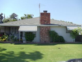 4404 Clinton Ave, Fresno, CA 93703-2617
