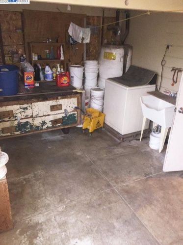 1314 51st Ave, Oakland CA 94601-5604 exterior