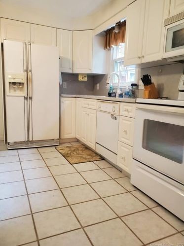 116 Pollys Ln, Uncasville CT  06382-1441 exterior