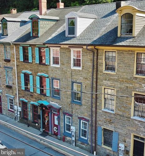 53 Race St, Jim Thorpe, PA 18229-2003