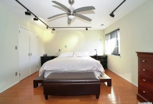 8 Wimbledon Ct, Muttontown NY  11753-2821 exterior